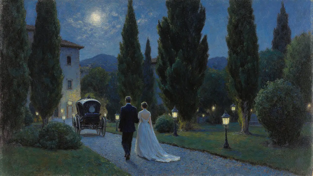 Un couple se promène dans les jardins secrets de Villa Necchi sous la lune, près d&#039;une calèche.