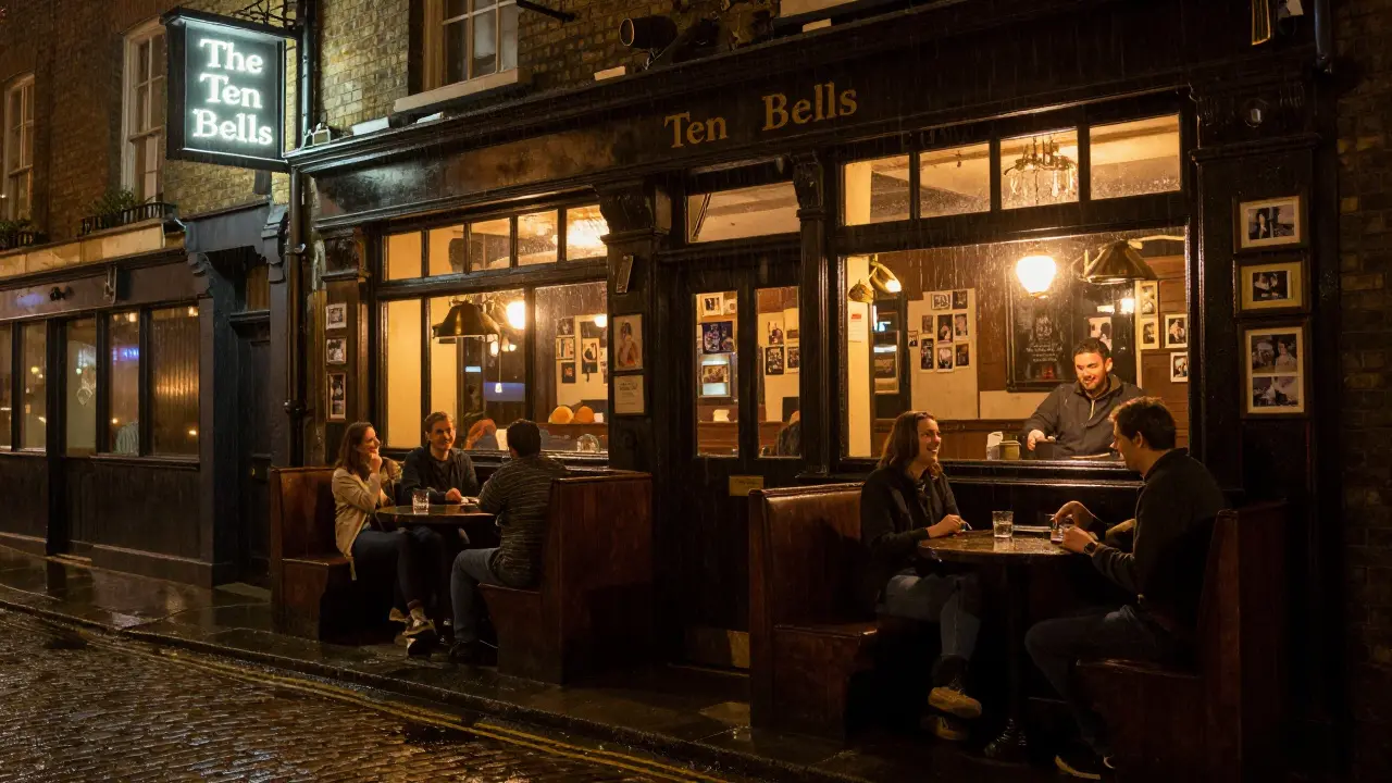 The Ultimate Bar Crawl: Explorer la vie nocturne de Londres un verre à la fois